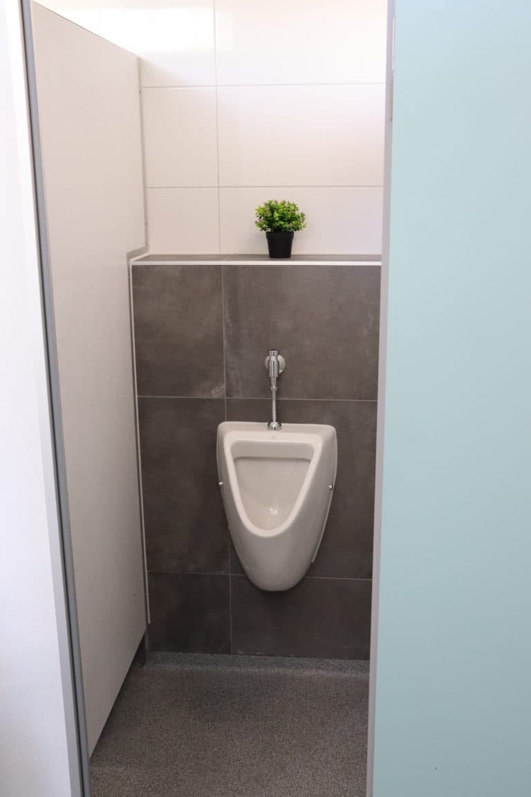 Toiletruimte met urinoir
